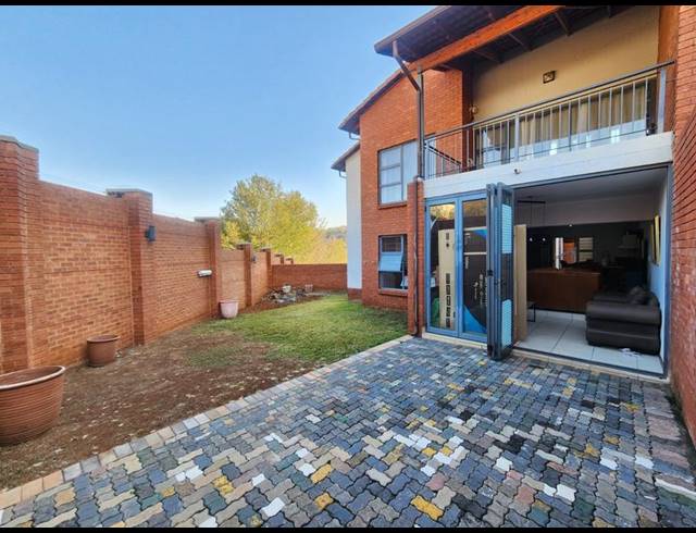 3 BEDROOM TOWNHOUSE FOR SALE IN GLENVISTA